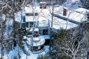 Steps to the Ellis River - Luxe, Hot Tub, Game Room